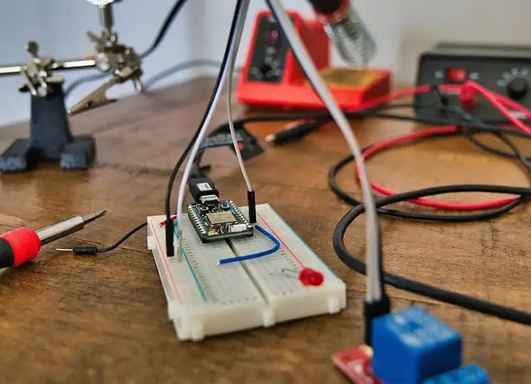 小白的第一块PCB焊接、测试与改进